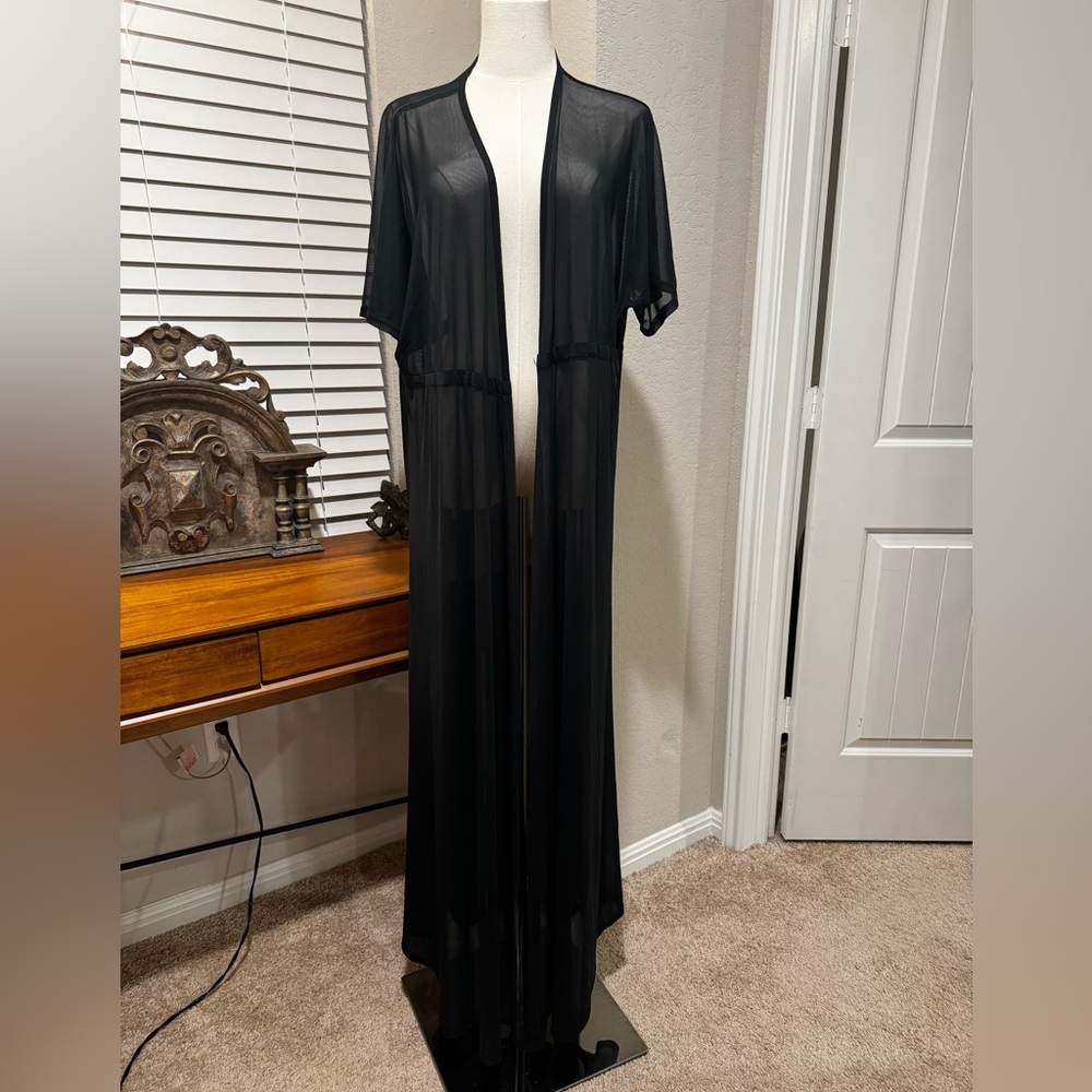 ❣️3 for $25🛍️ Long sheer black robe size Large